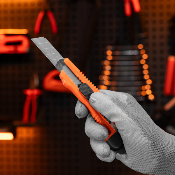 Нож, 18 мм, выдвижное лезвие, металлическая направляющая Sparta