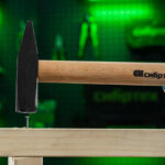 Молоток слесарный 800 г, квадратный боек, деревянная рукоятка Сибртех — изображение 7